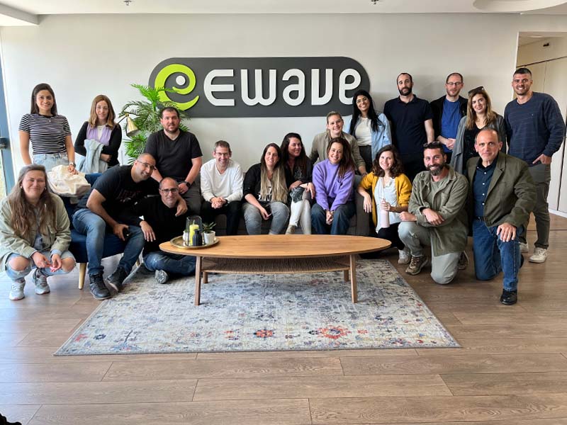 ליווי תהליך עסקי של ניהול צוותי פיתוח וניהול פרויקטים של תיקי לקוחות עסקיים בחברת Ewave Online